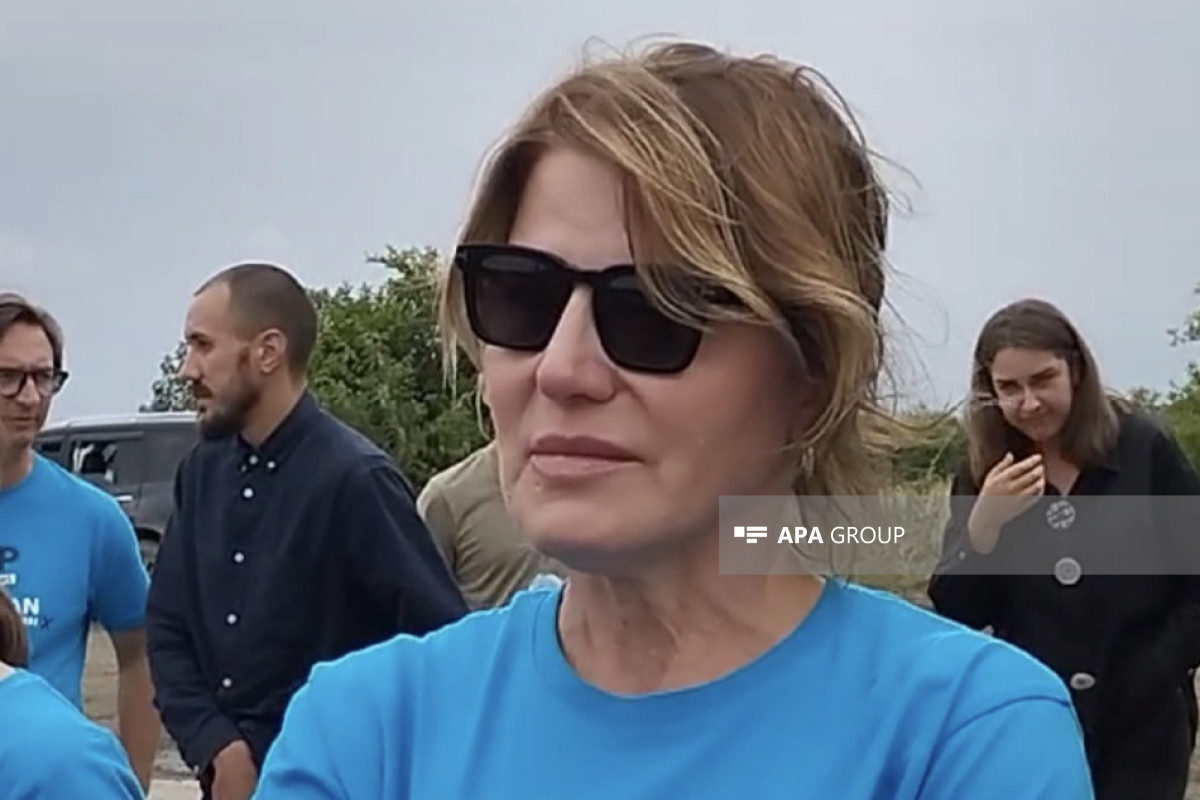 Kosovolu səyyah Ağdam Şəhidlər xiyabanında göz yaşını saxlaya bilmədi - VİDEO