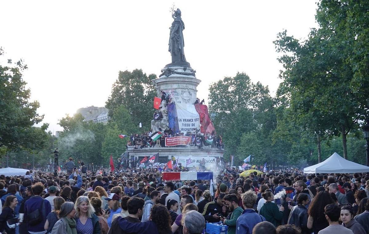 Parisdə mitinq başladı: Solçular meydana axışdı - VİDEO 1 Parisdə mitinq başladı: Solçular meydana axışdı - VİDEO