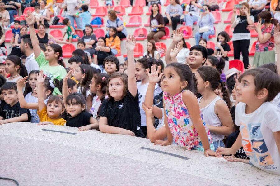 Heydər Əliyev parkında uşaqlar üçün kukla tamaşası nümayiş olunub - FOTO