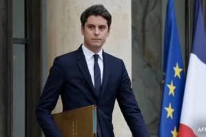 Qalmaqallı nazir istefa ərizəsi verdi - Makron rədd etdi