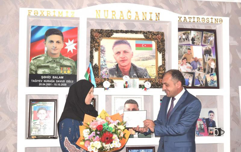 Şəhid anası məzun oldu - FOTOLAR