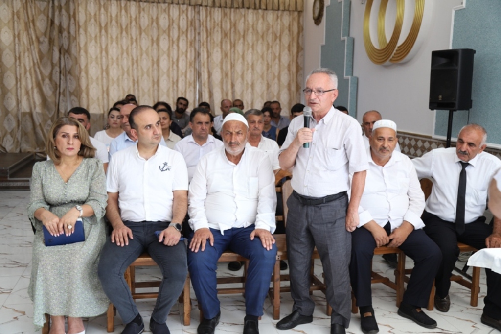 Taleh Qaraşov növbəti səyyar görüşünü bu sakinlərlə keçirdi - FOTOLAR 3 Taleh Qaraşov növbəti səyyar görüşünü bu sakinlərlə keçirdi - FOTOLAR