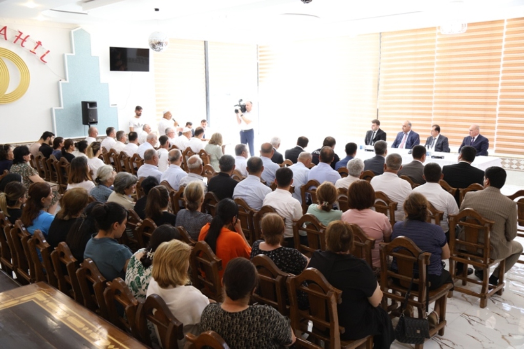 Taleh Qaraşov növbəti səyyar görüşünü bu sakinlərlə keçirdi - FOTOLAR 2 Taleh Qaraşov növbəti səyyar görüşünü bu sakinlərlə keçirdi - FOTOLAR