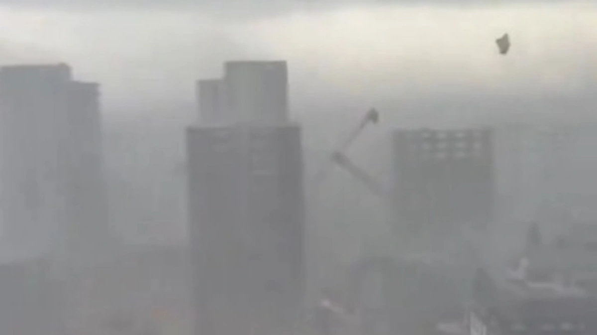 Adanada fırtına: ağaclar qırıldı, kran aşdı - VİDEO