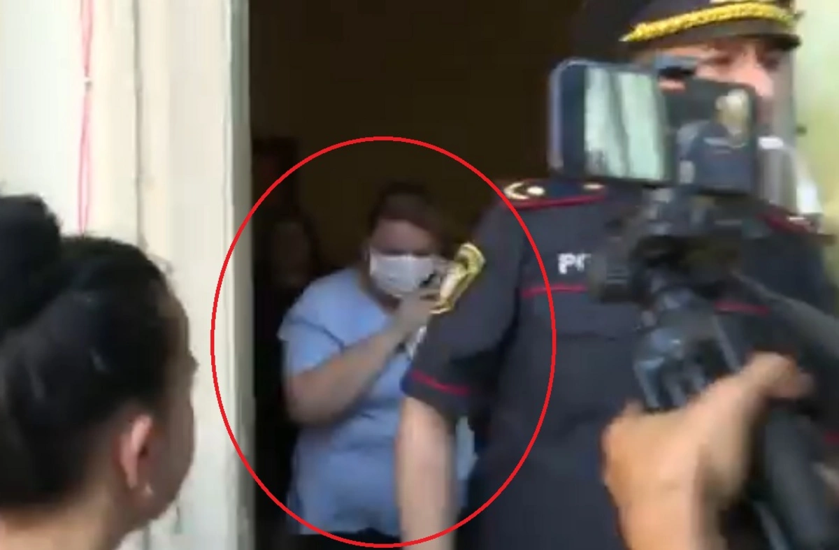 Bağçada uşağa şiddət göstərən tərbiyəçidən ETİRAF: "Etmişəm" - VİDEO 1 Bağçada uşağa şiddət göstərən tərbiyəçidən ETİRAF: "Etmişəm" - VİDEO