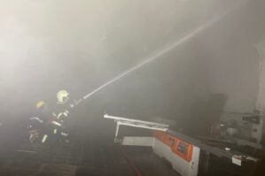 Bakıda sexdə yanğın baş verdi - VİDEO