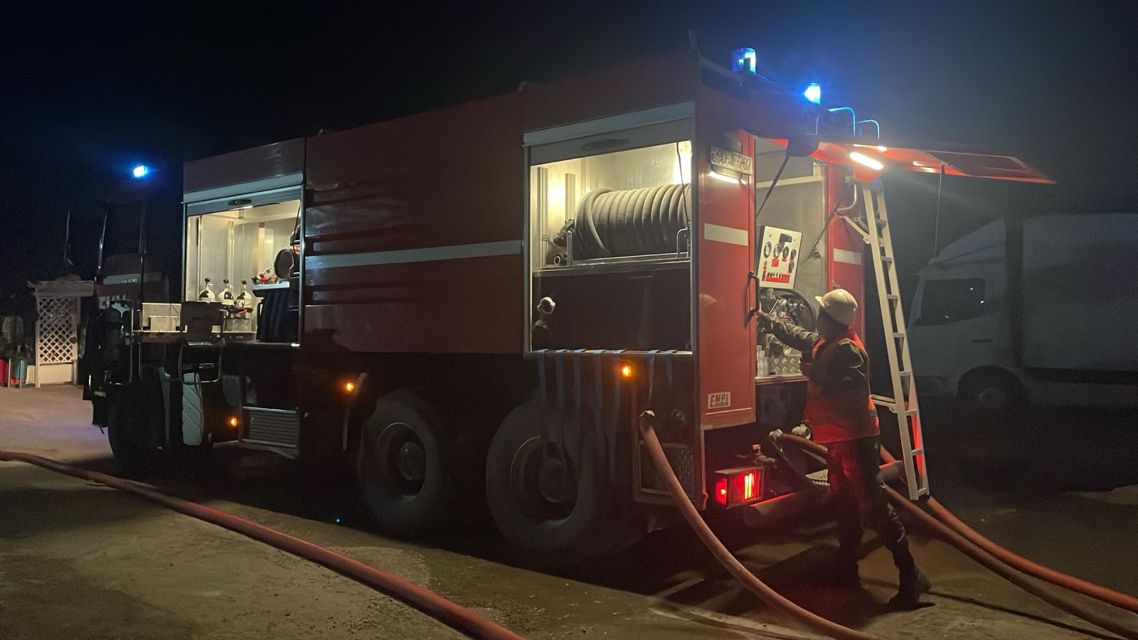 Bakıda sexdə yanğın baş verdi - VİDEO