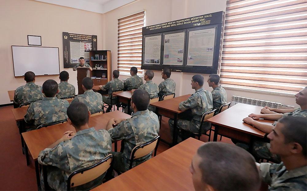 Çağırışçılarla döyüş hazırlığı üzrə məşğələlər keçirilir - VİDEO