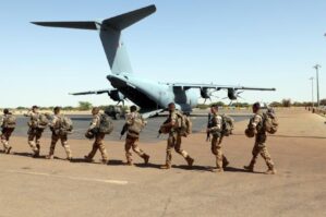 İrəvana enən "sirli" təyyarənin göyərtəsində nə var? - Siqnallar gəlir ki…