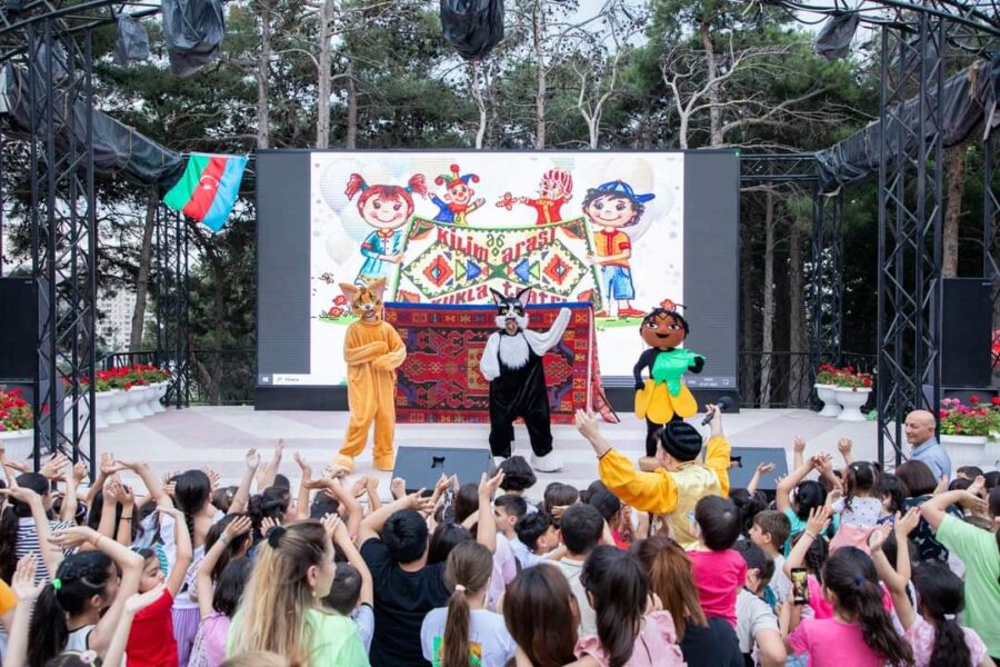 Heydər Əliyev parkında uşaqlar üçün kukla tamaşası nümayiş olunub - FOTO