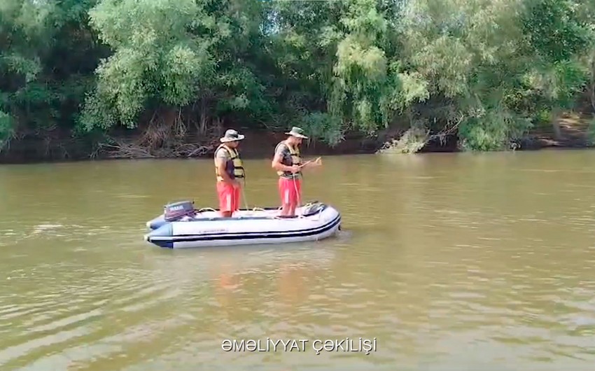 Kürdə batdıqları ehtimal olunan 2 nəfər axtarılır - VİDEO 1 Kürdə batdıqları ehtimal olunan 2 nəfər axtarılır - VİDEO