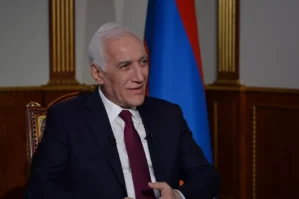 Xaçaturyan da Pezeşkianı təbrik etdi