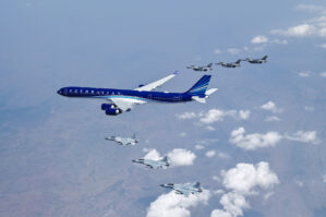 O qırıcıların arxasından gələn nəhəng fırtınanı görürsünüz? 31 O qırıcıların arxasından gələn nəhəng fırtınanı görürsünüz?