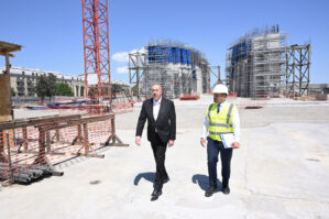 Prezident Zəfər parkına gəldi - FOTO