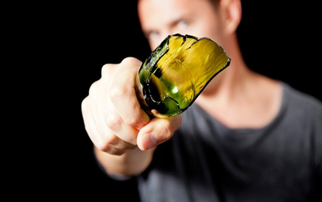 72 yaşlı kişi şüşə parçası ilə öldürüldü - Oğlu saxlanıldı