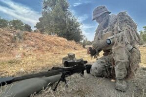 Snayperlər "düşmən" hədəflərini belə məhv etdi - VİDEO