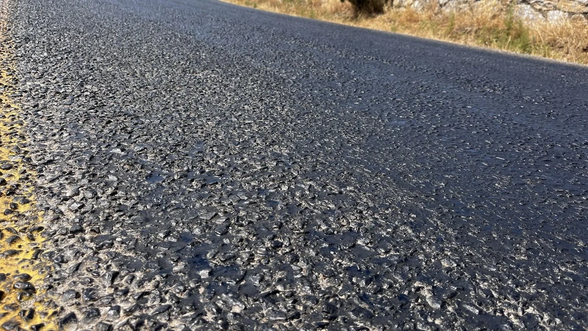 Bodrumda +45 dərəcə: asfalt əridi - FOTO