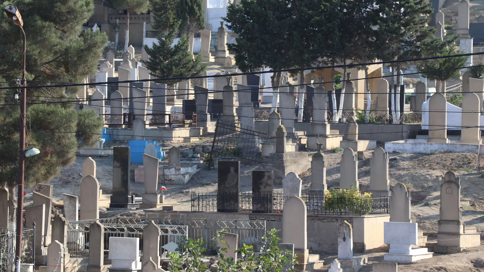 Bərdədə qəbiristanlıqda dəhşət: 22 yaşlı gənc...