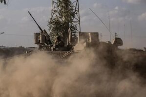 İsrail "Hizbullah"ın silah anbarını vurdu