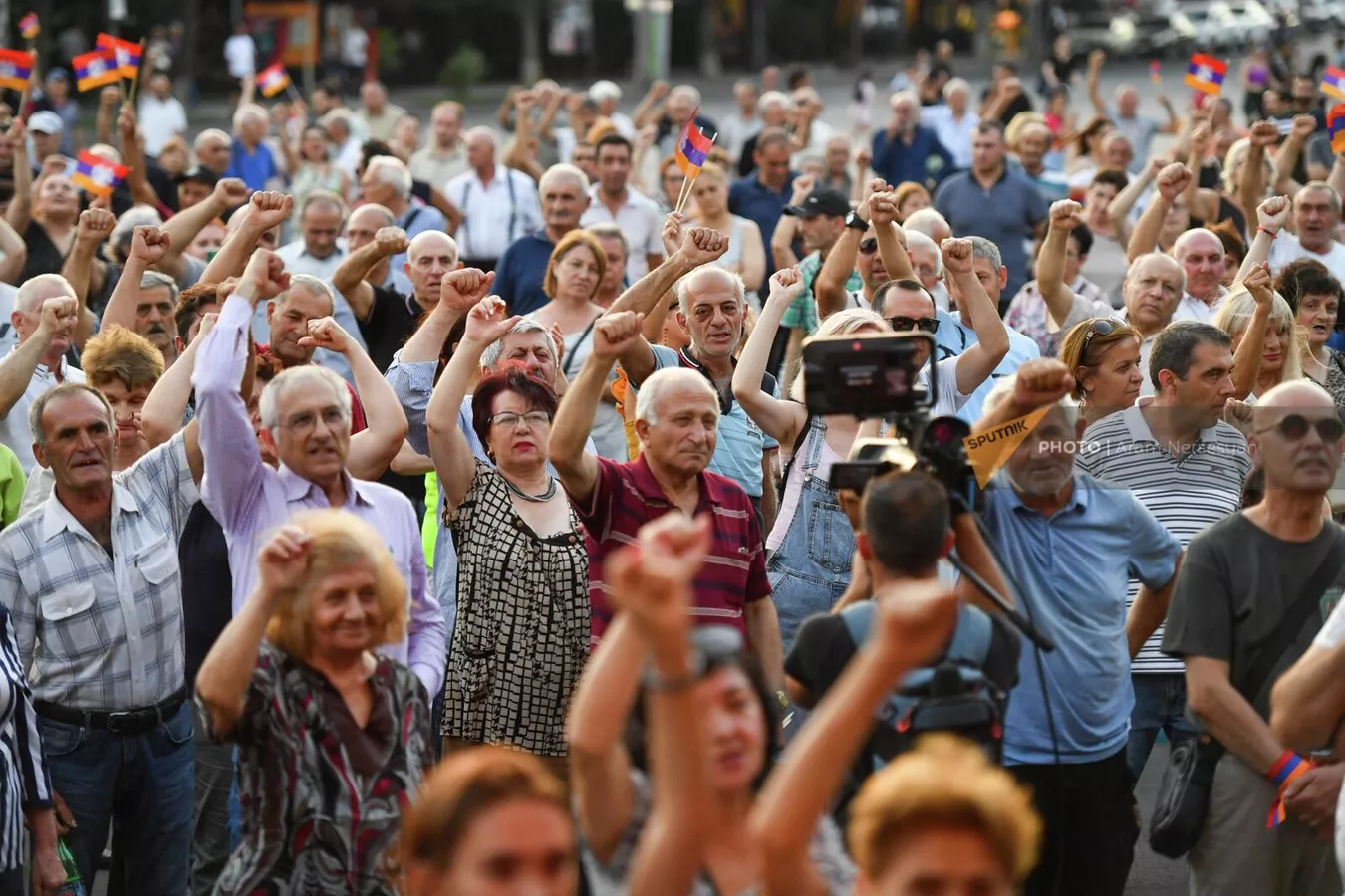 "Ermənistanda hakimiyyəti bu üsullarla dəyişmək olar" - Surenyants