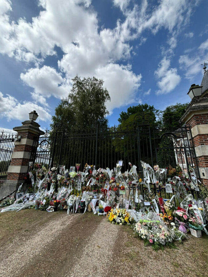 Alen Delonun bu vəsiyyəti yerinə yetirildi - Belə dəfn olundu / FOTOLAR