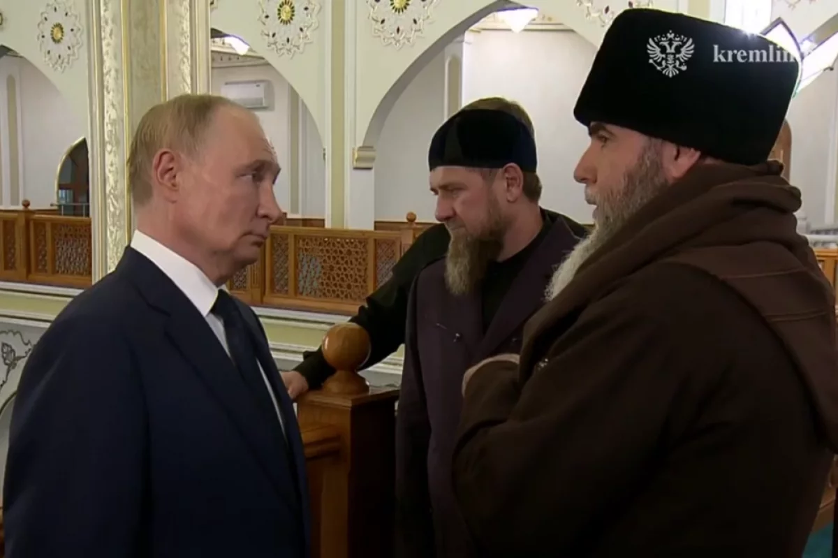 Kadırovdan jest: Putin Çeçenistanın fəxri vətəndaşı oldu