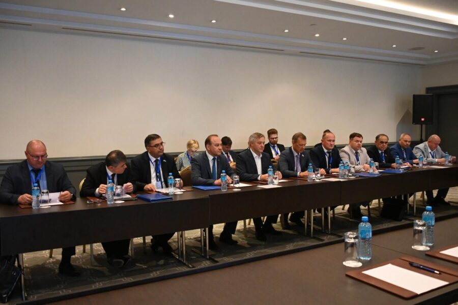 Fazil Mustafa Leonid Anfimovun başçılıq etdiyi nümayəndə heyəti ilə görüşdü - FOTOLAR