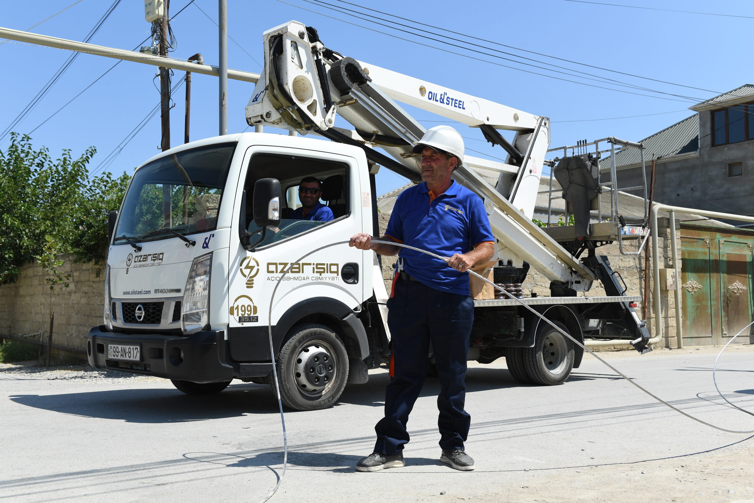 “Azərişıq” Binə qəsəbəsinin elektrik təsərrüfatını yeniləyir - VİDEO 1 “Azərişıq” Binə qəsəbəsinin elektrik təsərrüfatını yeniləyir - VİDEO