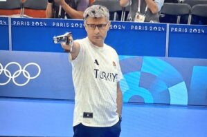 Türk atıcının fotosuna yazılan bu söz erməniləri dəli etdi