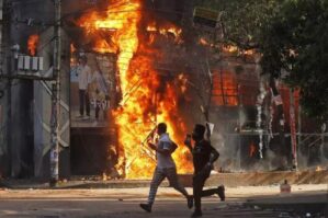 Daha bir ölkə içəridən dağıdılır - Sabiq baş nazir nişan verdi