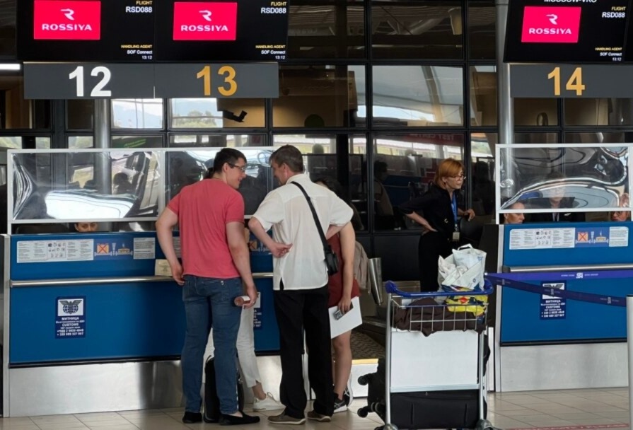 Sofiyada təhqir olunan erməniləri öz səfiri də ələ saldı - VİDEO