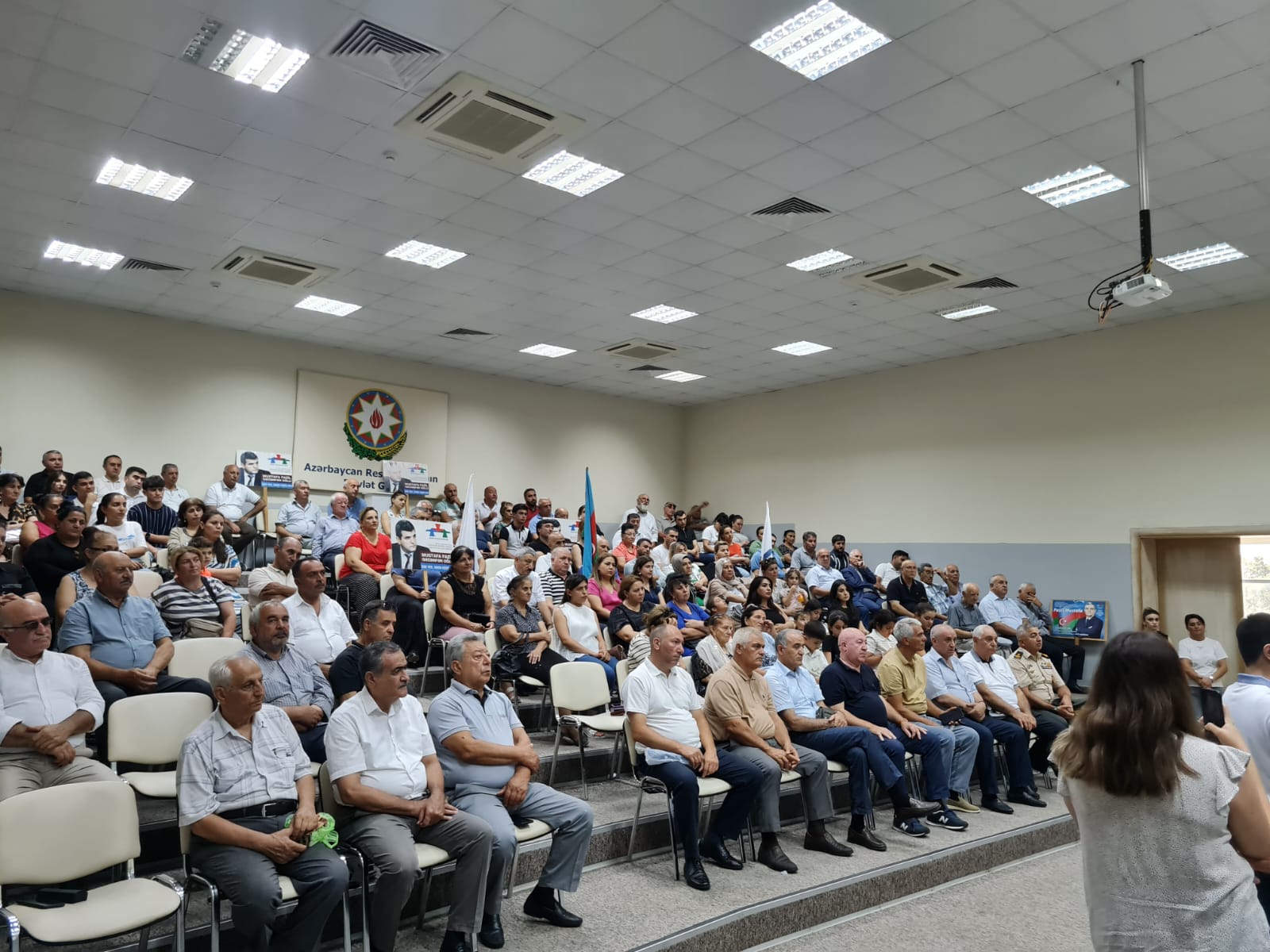 Fazil Mustafadan onuncu möhtəşəm görüş - FOTOLAR