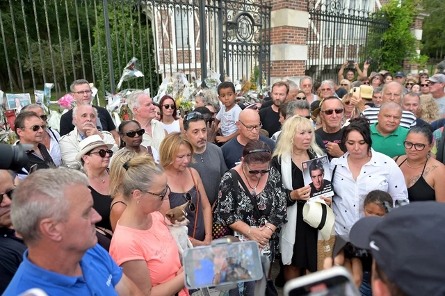 Alen Delonun bu vəsiyyəti yerinə yetirildi - Belə dəfn olundu / FOTOLAR