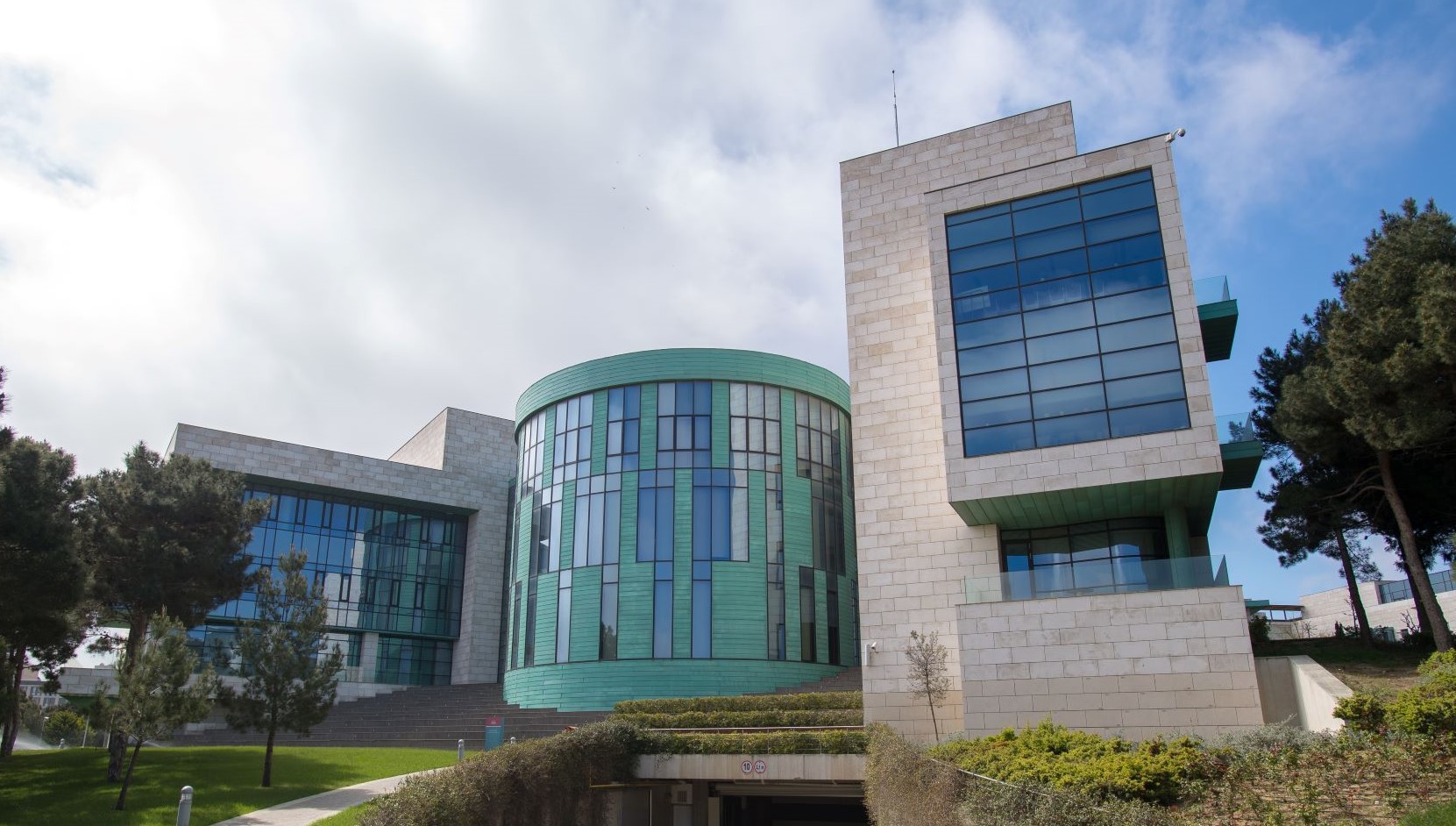 700 bal toplayanlar bu universitetə qəbul oldular - FOTO