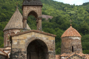Vatikan Qarabağdakı kilsədən yazdı, ermənilər dəli oldu