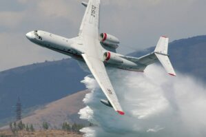 Amfibiya təyyarəmiz Türkiyədəki meşə yanğınları ilə mübarizədə - VİDEO