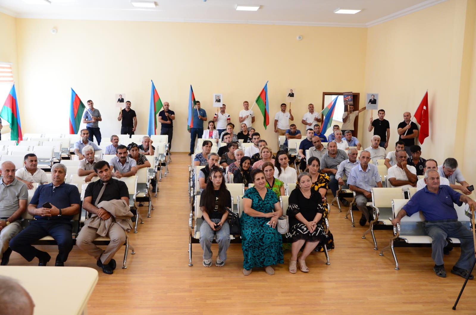 Cavanşir Feyziyev seçicilərlə növbəti görüşünü keçirdi - FOTOLAR