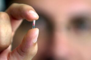 Daha bir insan beyninə çip yerləşdirildi