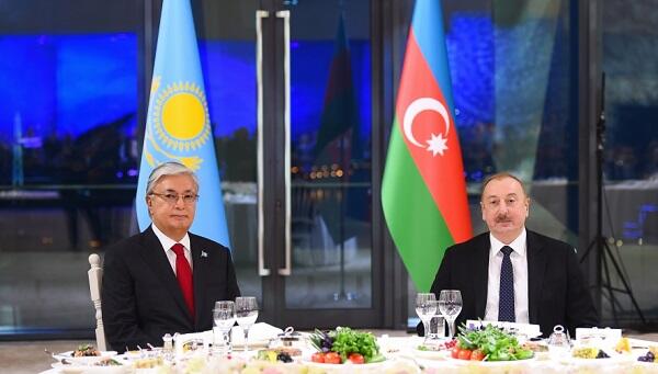 Astanada dövlət başçılarının qeyri-rəsmi şam yeməyi oldu