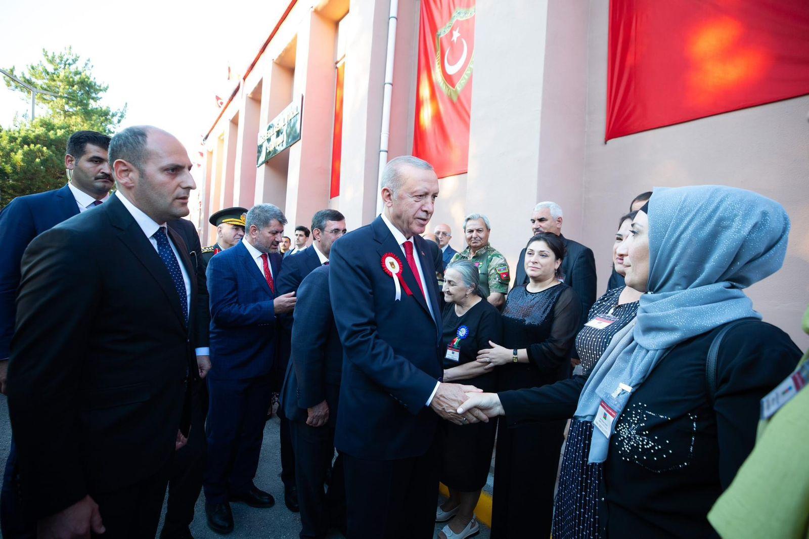 Ərdoğan Vətən müharibəsi şəhidlərinin ailələri ilə görüşdü - VİDEO