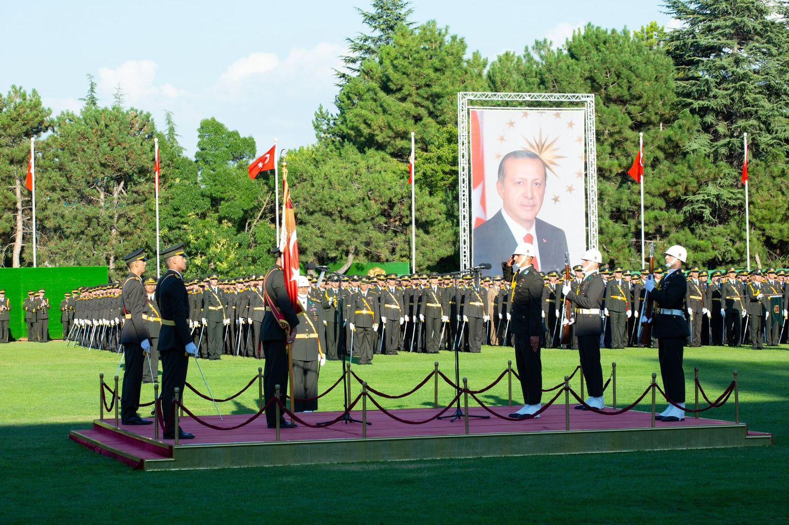 Ərdoğan Vətən müharibəsi şəhidlərinin ailələri ilə görüşdü - VİDEO