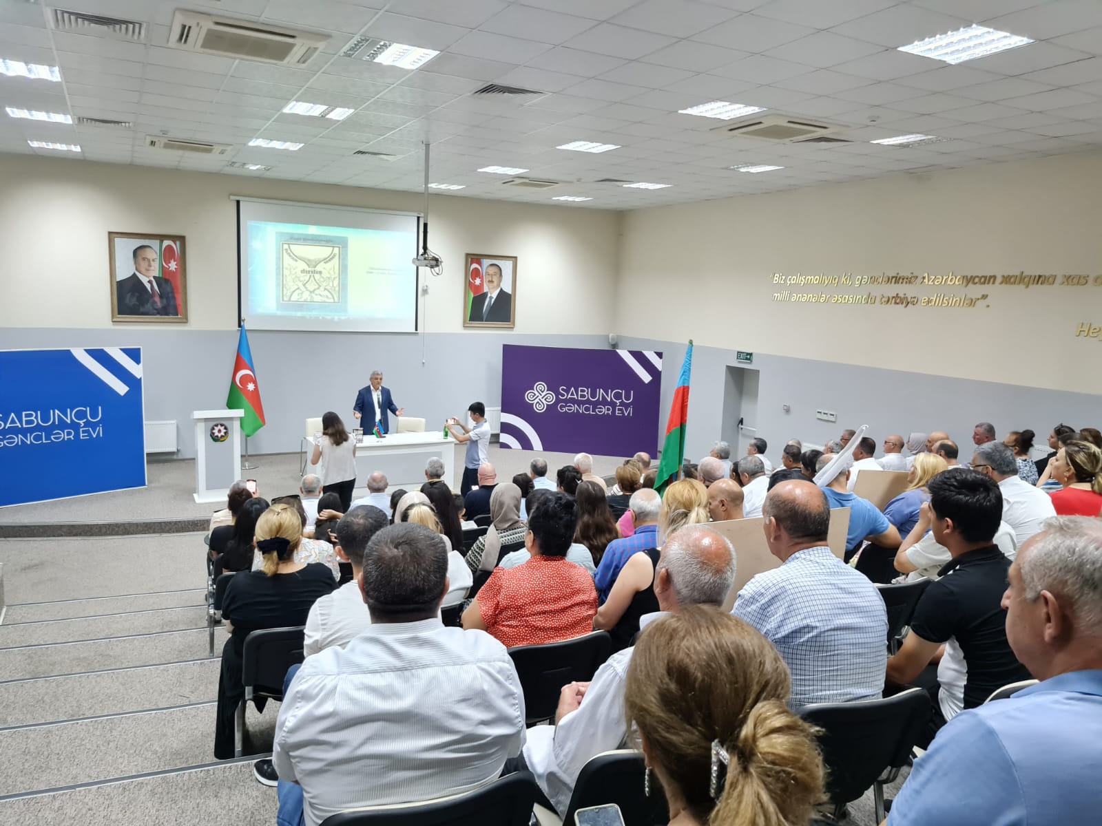 Fazil Mustafadan onuncu möhtəşəm görüş - FOTOLAR