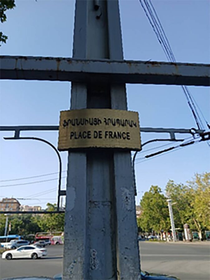 Fransanın mərhum prezidenti İrəvandan belə "qovuldu" - FOTO