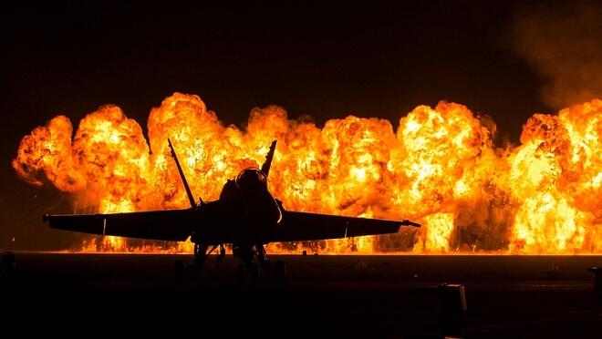 Ukrayna qırıcıları Rusiyada körpünü belə bombaladı - VİDEO