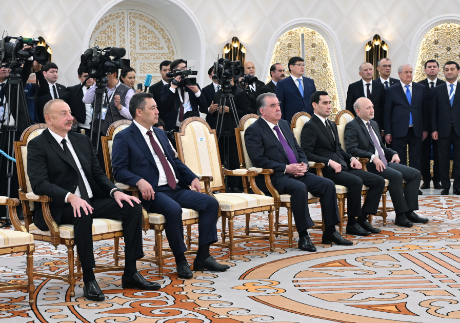 Prezident Şavkat Mirziyoyevin təltif olunması mərasimində - FOTOLAR