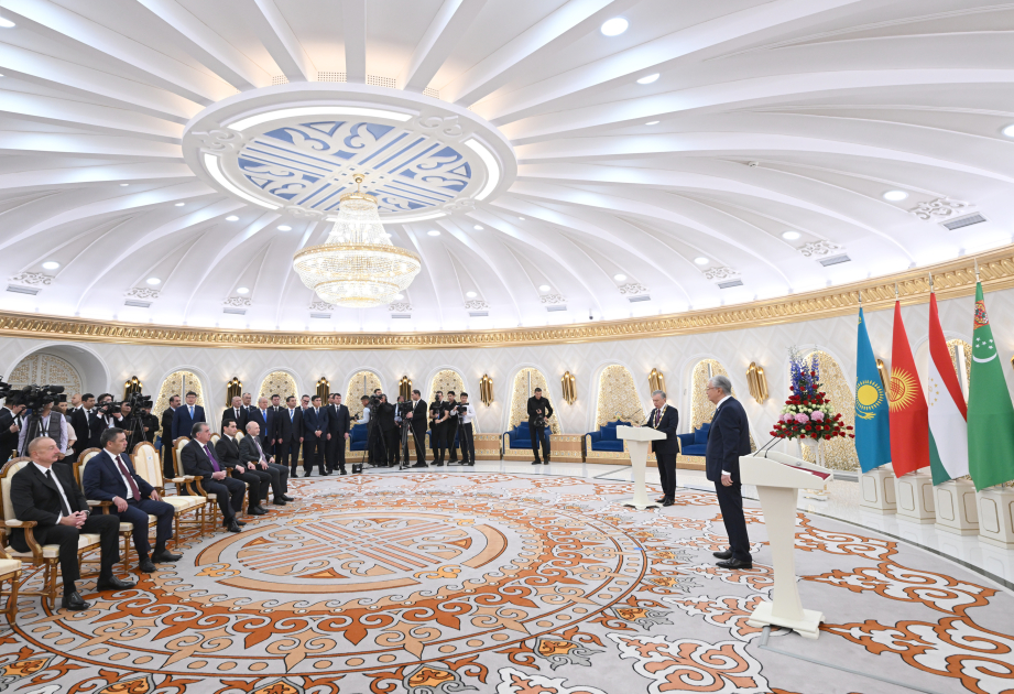 Prezident Şavkat Mirziyoyevin təltif olunması mərasimində - FOTOLAR 5 Prezident Şavkat Mirziyoyevin təltif olunması mərasimində - FOTOLAR