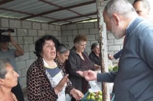 Paşinyan Lələkənddə: alver etdi, pulu az verdi - VİDEO
