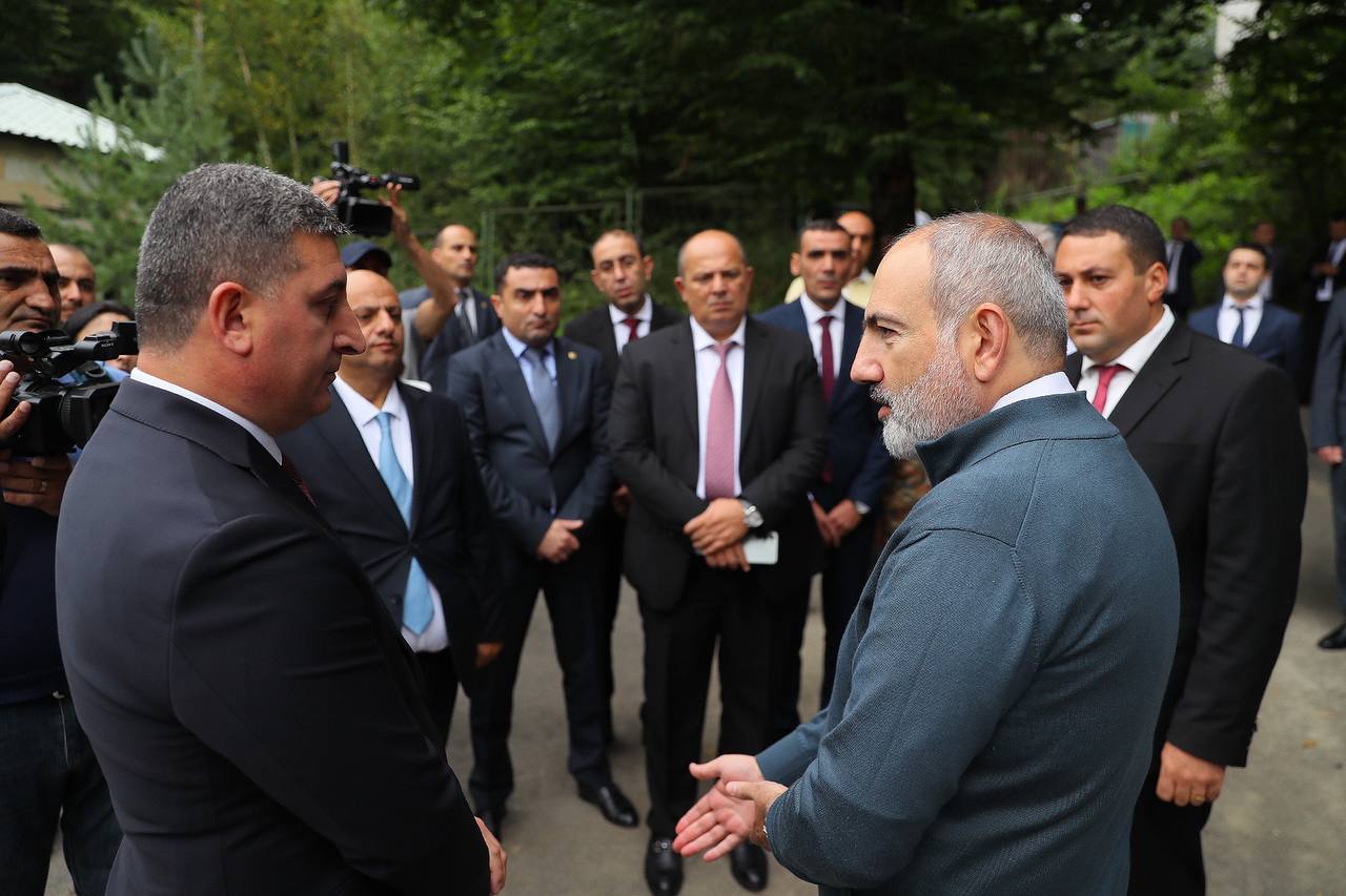 Paşinyan sərhədimizə gəldi: "Ciddi problemlər var" - FOTO