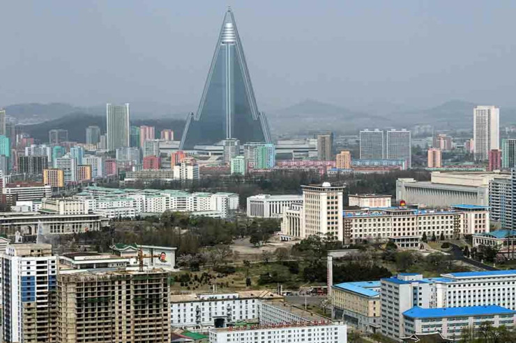 Şimali Koreya sərhədlərini turistlər üçün açır, amma...