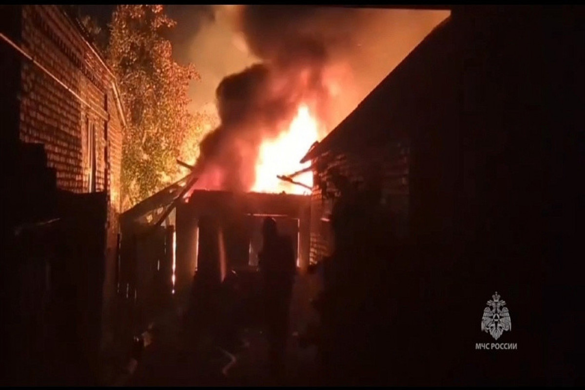 Rostovdakı güclü yanğın evlərə keçdi - VİDEO